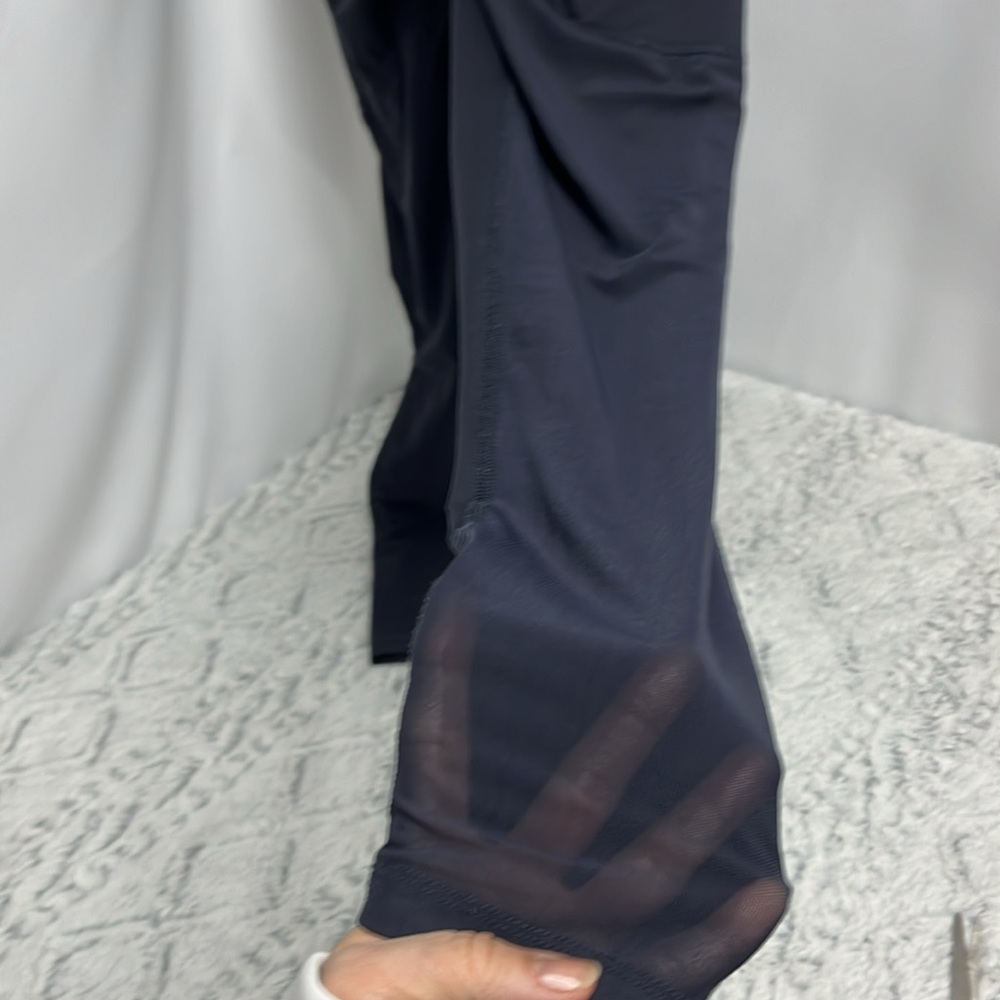Varley Leggings in Midnight Blue with sheer panels on back of leg medium - Picture 5 of 9